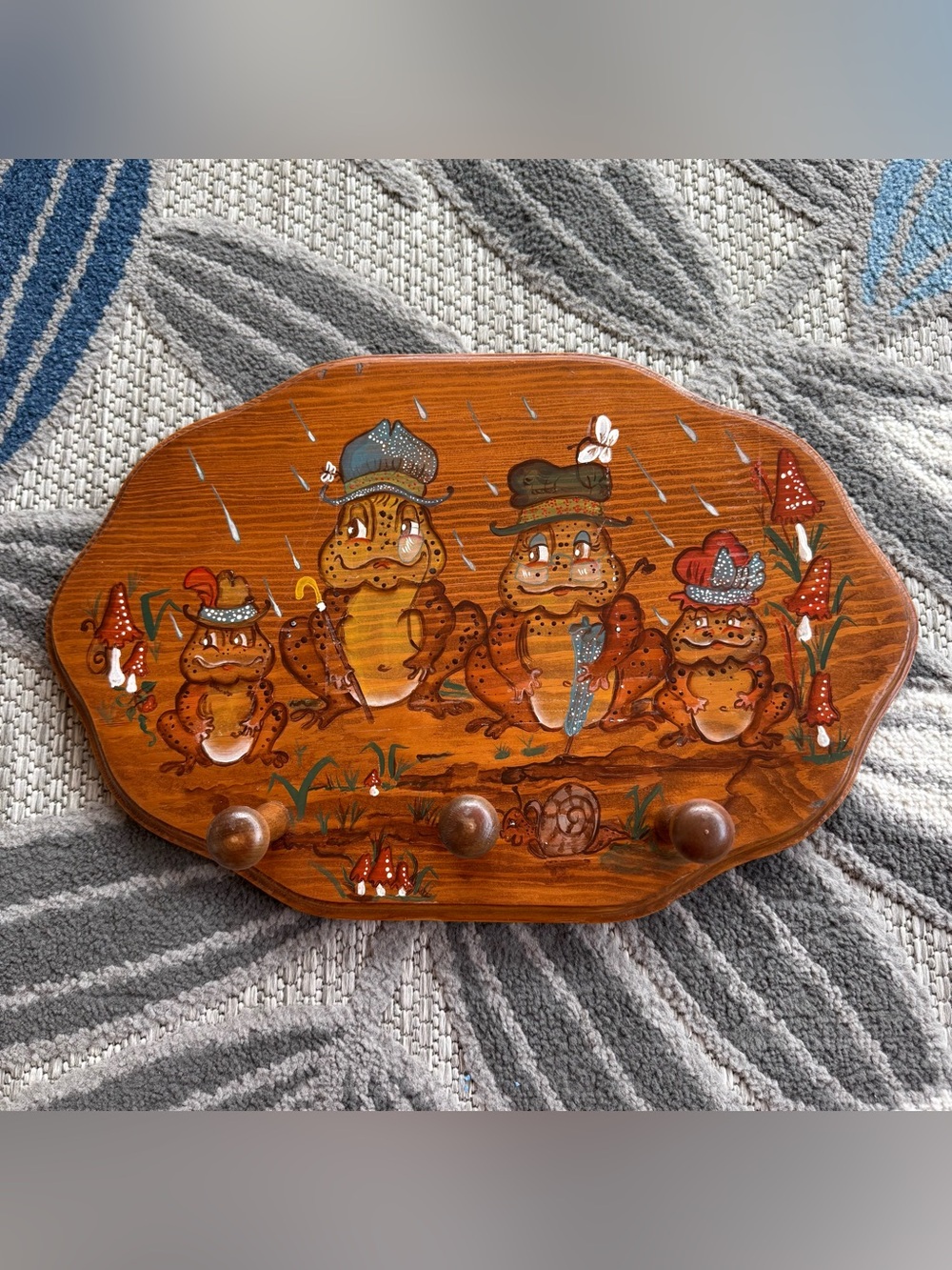 Vintage Folk Art Hand Painted Wooden Peg Wall Plaque Hanger Sign Frog Toads